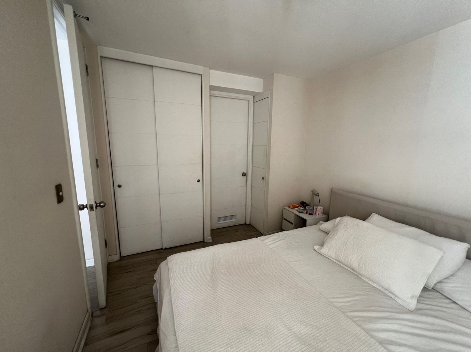Arriendo depto.1 dormitorio Metro Santa Lucía MP059