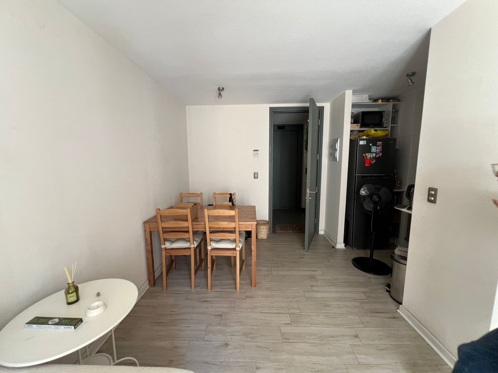 Arriendo depto.1 dormitorio Metro Santa Lucía MP059