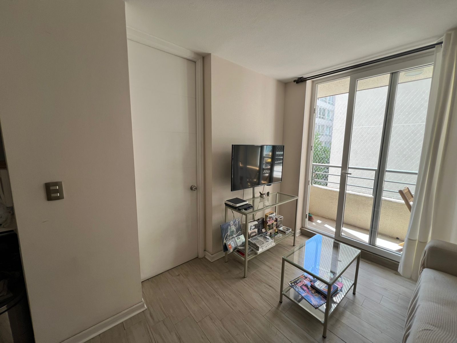 Arriendo depto.1 dormitorio Metro Santa Lucía MP059