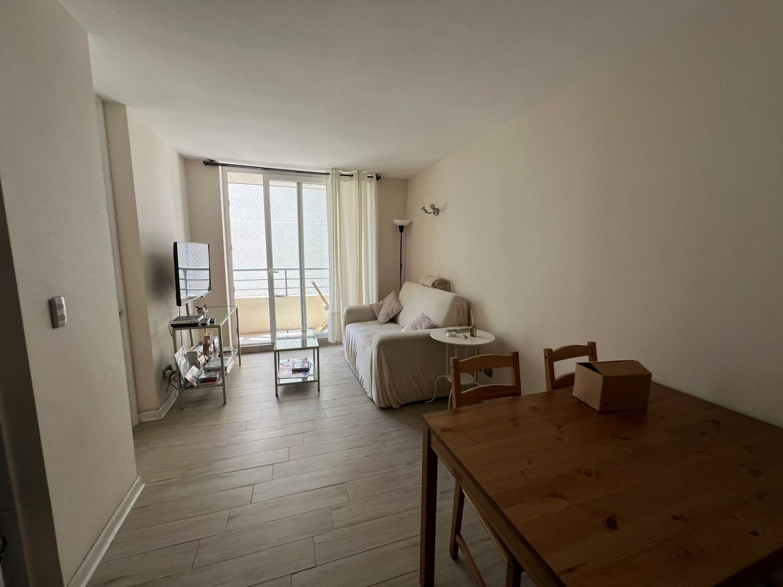 Arriendo depto.1 dormitorio Metro Santa Lucía MP059